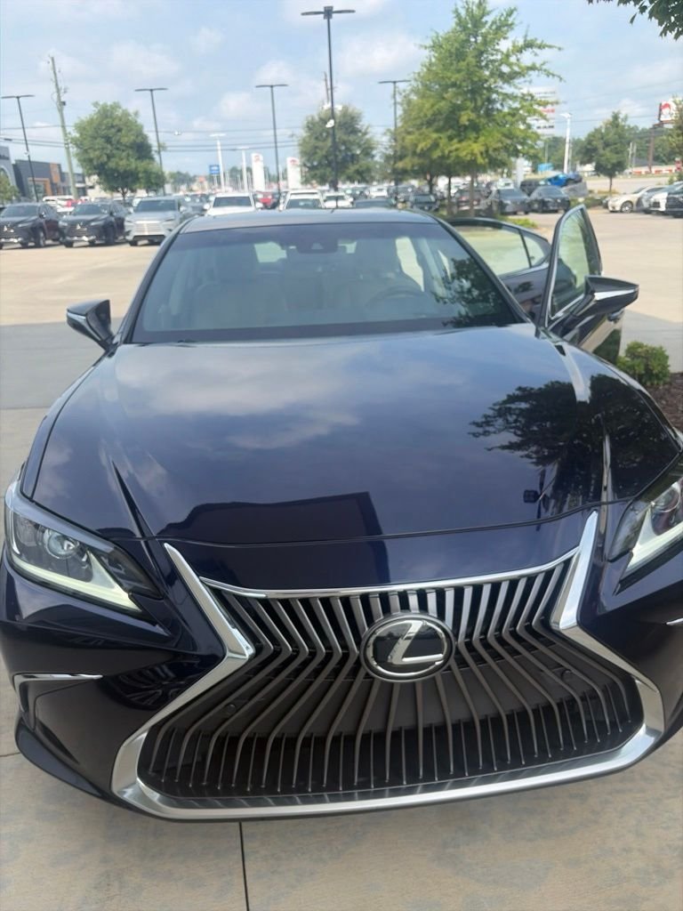 Used 2019  Lexus 350 image 1