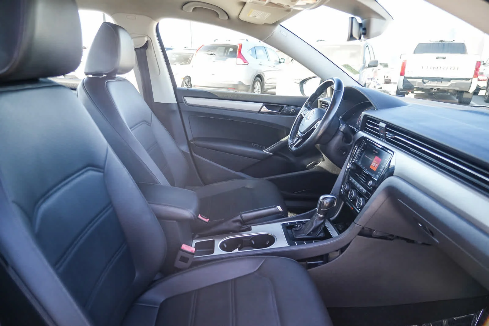 Used 2020  Volkswagen 2.0T SE image 17