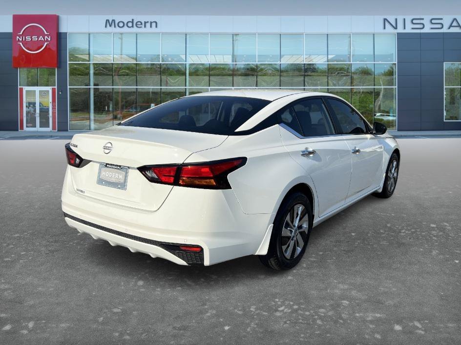 Certified Used 2024 Glacier White Nissan 2.5 S image 5