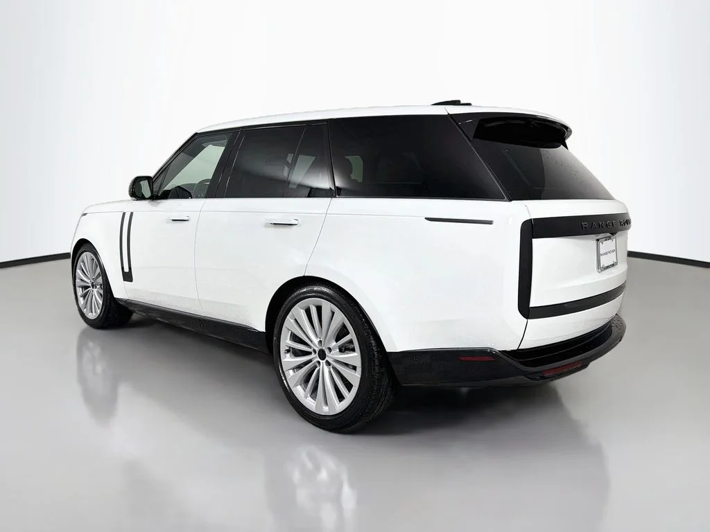 New 2026 Fuji White Land Rover SE image 7