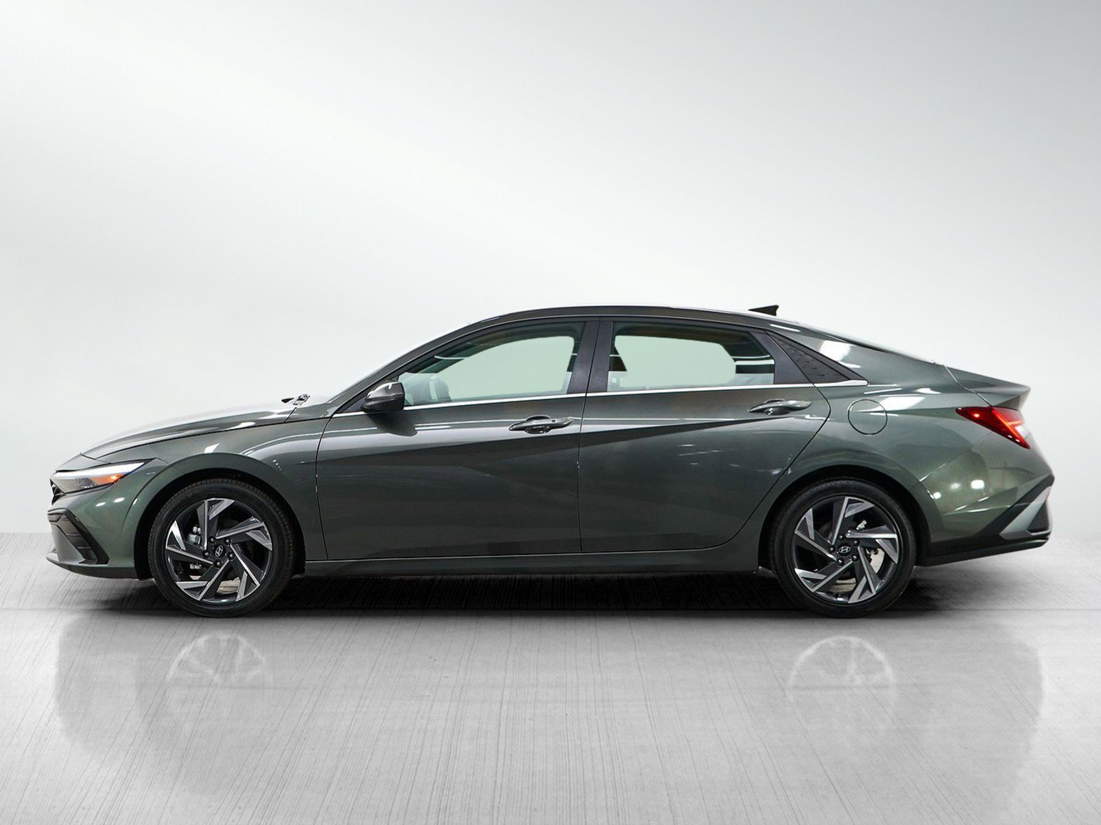 Used 2025 Hyundai Elantra SEL with VIN KMHLS4DG5SU974182 for sale in Minneapolis, Minnesota