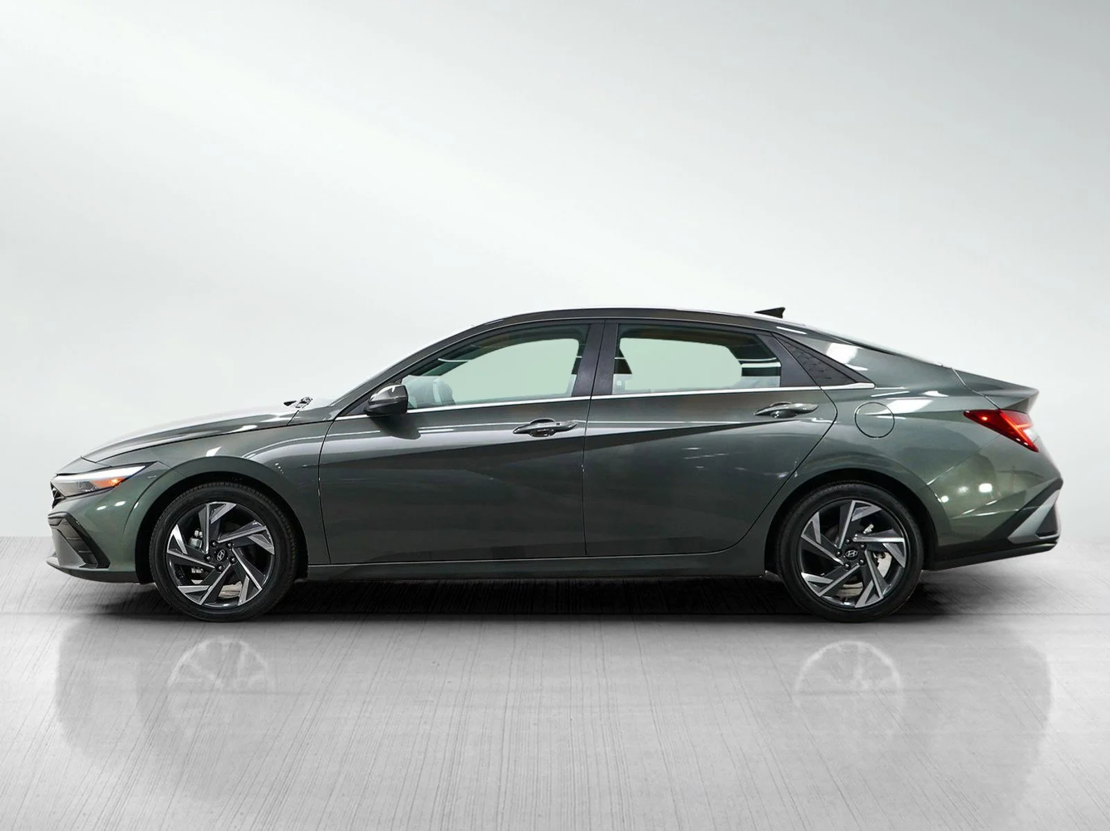 Used 2025 Hyundai Elantra SEL with VIN KMHLS4DG5SU974182 for sale in Minneapolis, Minnesota