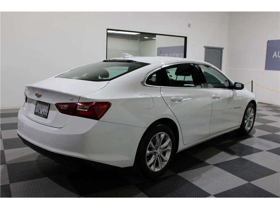 Used 2023 Summit White Chevrolet LT image 4