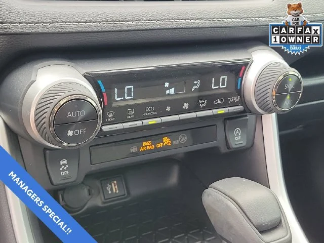 2025 Toyota RAV4 XLE - Photo 30