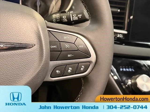 Used 2025 Black Chrysler Select image 22