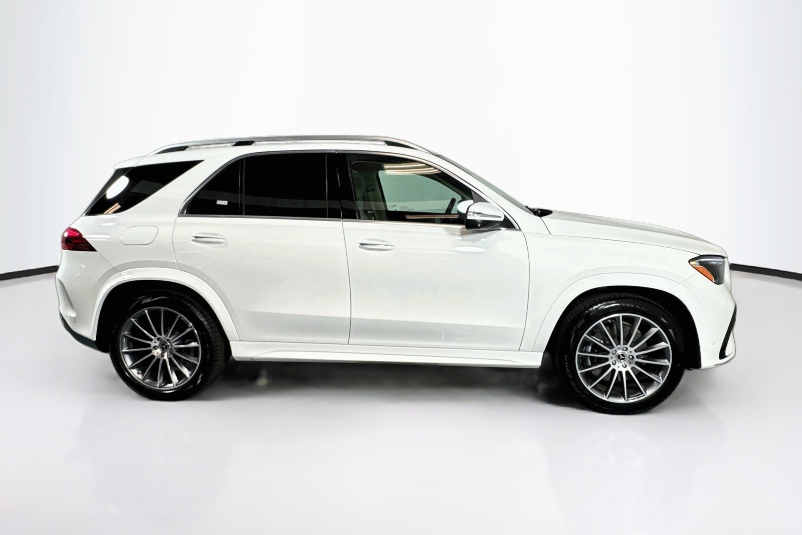 New 2026 Polar White Mercedes-Benz GLE 350 image 4