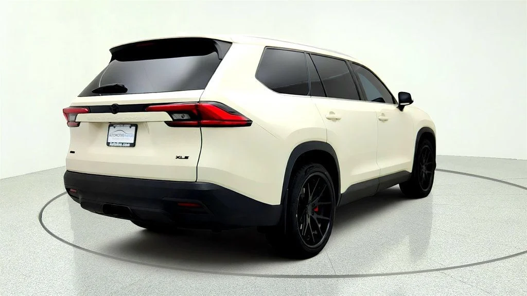 Used 2024 Coastal Cream Toyota XLE AWD w/ Tow Hitch image 5