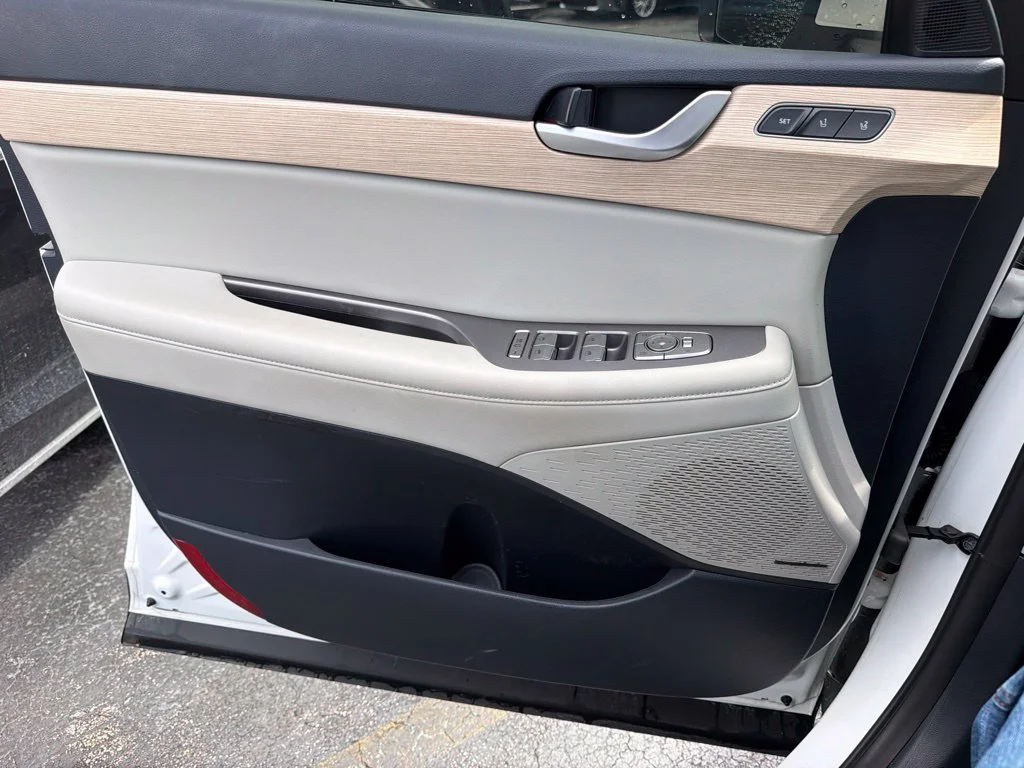 Used 2024 Hyper White Hyundai Limited image 7
