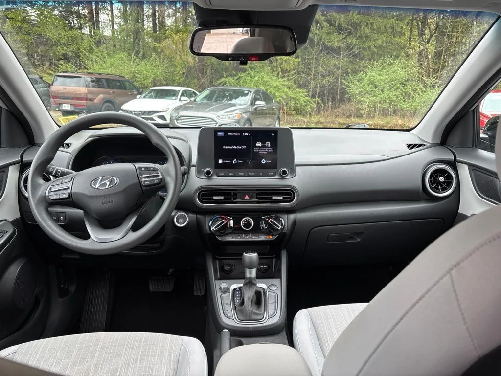 Used 2023 Silver Hyundai SEL image 25