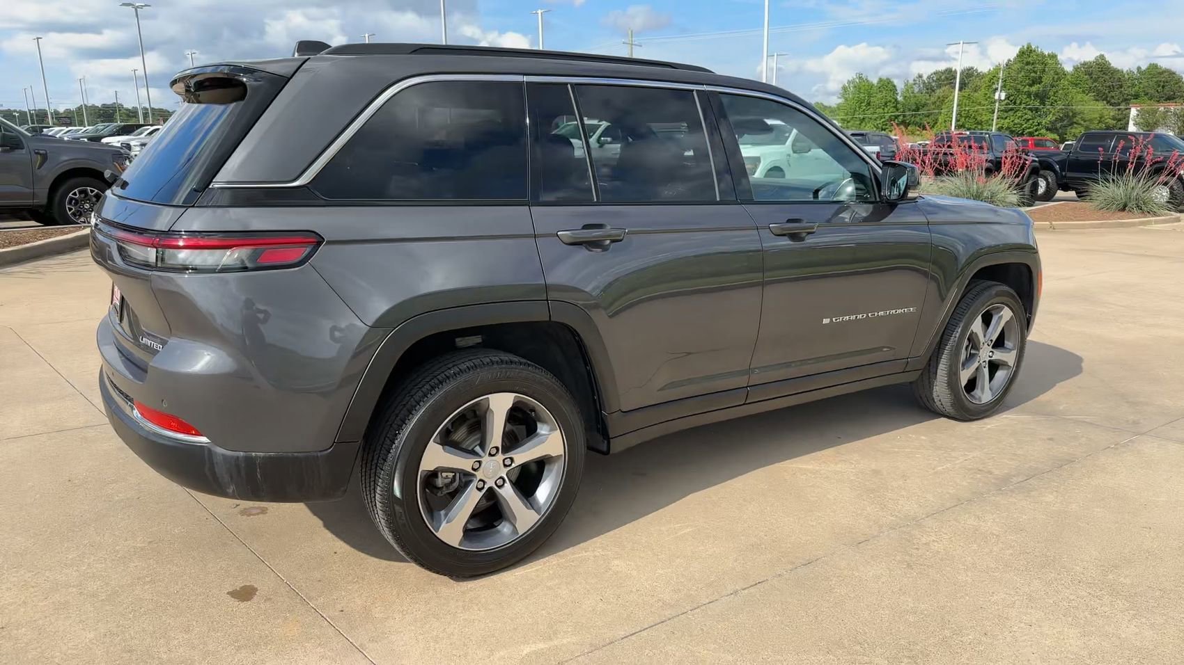 Used 2025 Baltic Gray Metallic Clearcoat Jeep Limited image 7