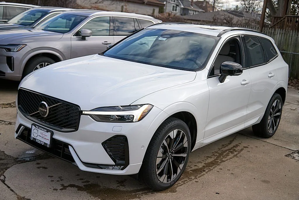 New 2026 Crystal White Volvo Plus image 6