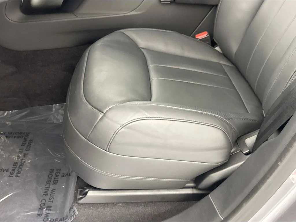 Certified Used 2025 Gray Land Rover SE image 18