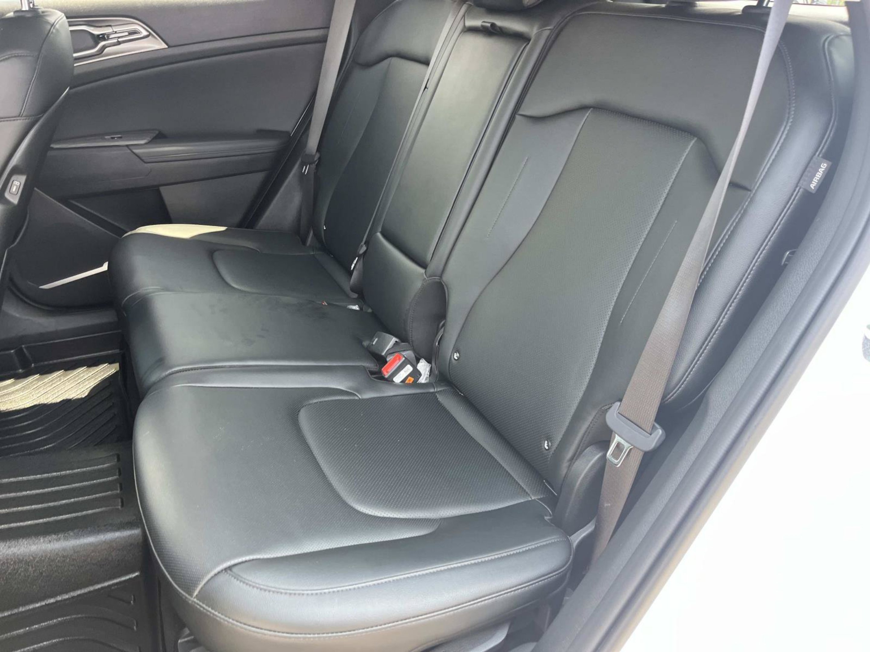 Used 2025 Glacial White Pearl Kia EX image 22