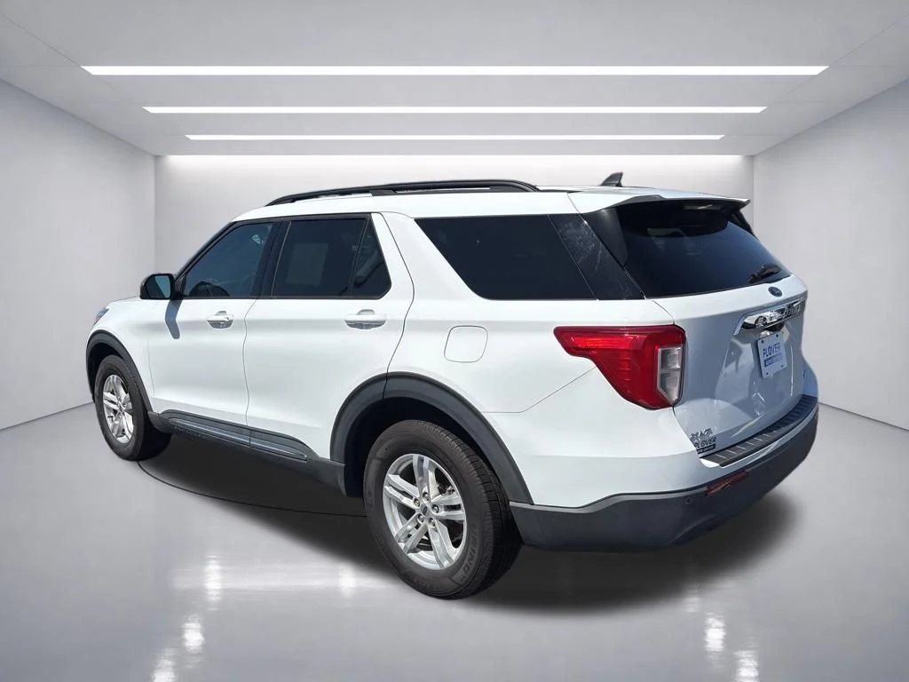 Used 2021 Oxford White Ford XLT image 4