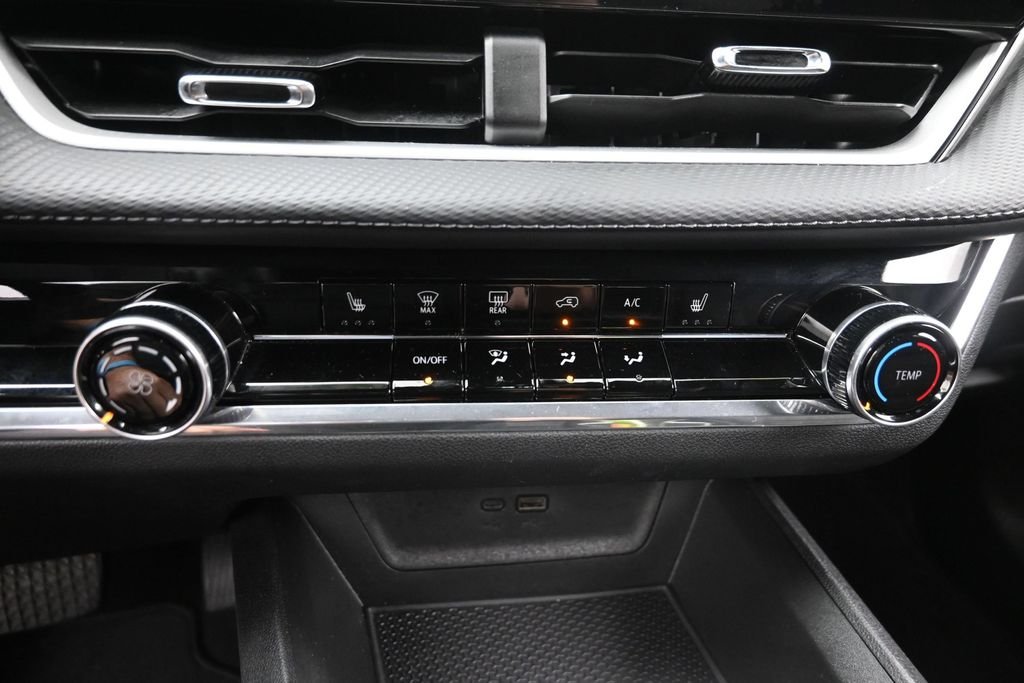 Used 2025 White Chevrolet LT image 21