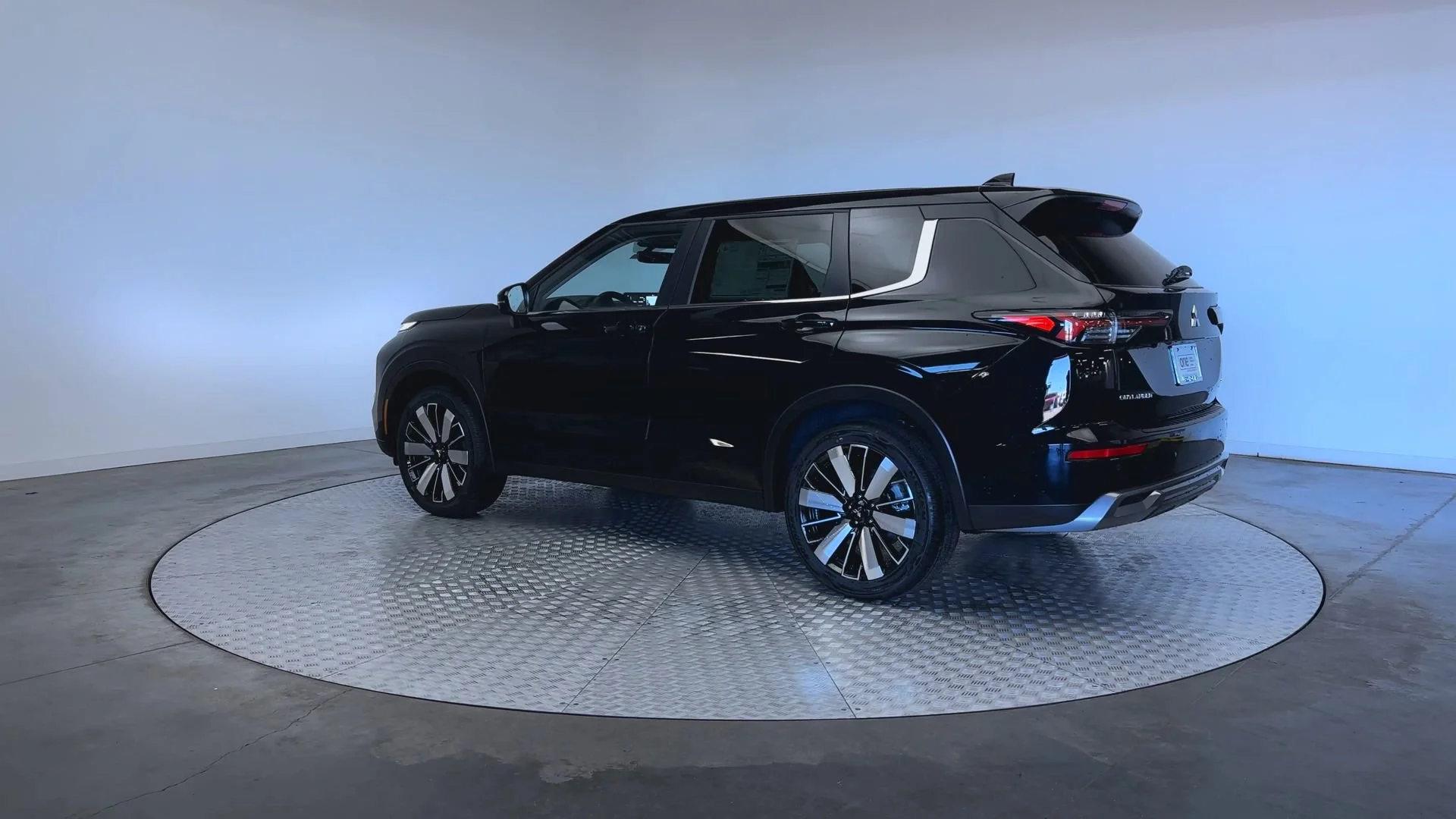 New 2026 Labrador Black Pearl Mitsubishi SE image 6