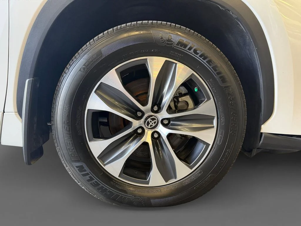 Used 2023 Beige Toyota XLE image 8