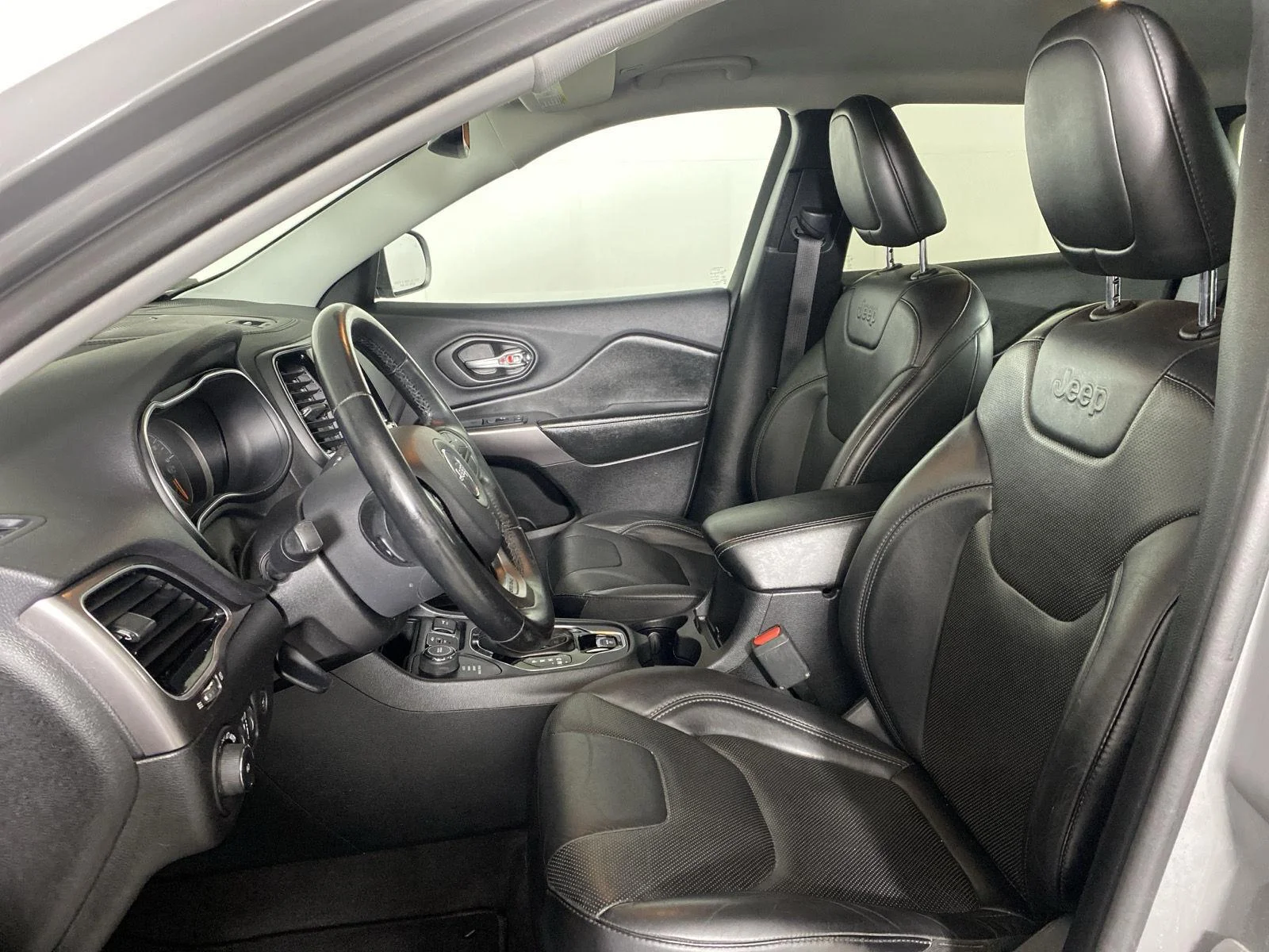 Used 2019 Sting-Gray Clearcoat Jeep Limited image 19