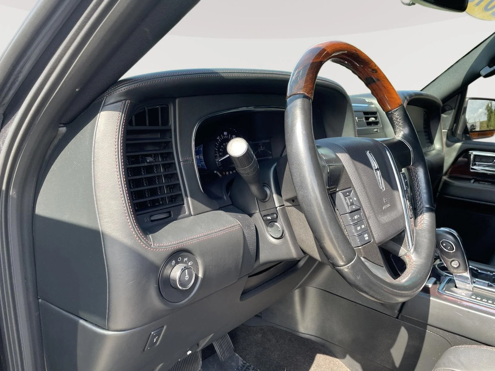 Used 2016 Magnetic Lincoln Reserve image 27