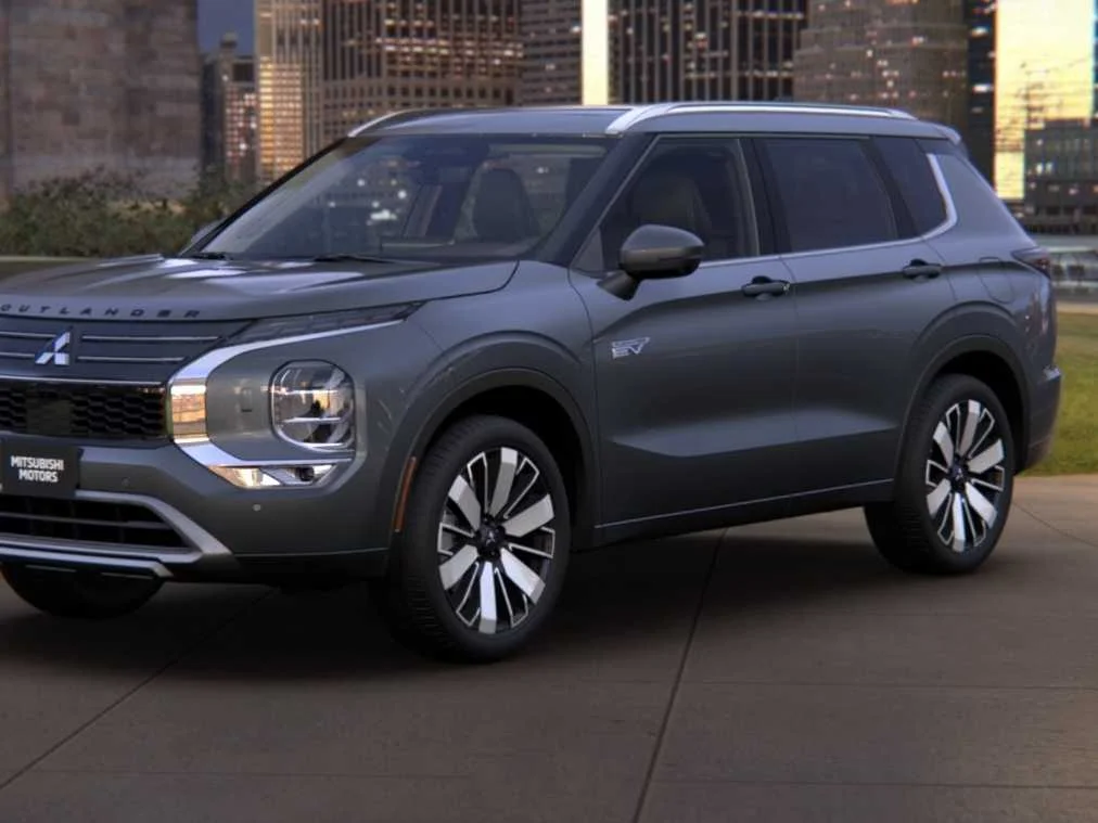 New 2026 Graphite Gray Mitsubishi SEL image 8