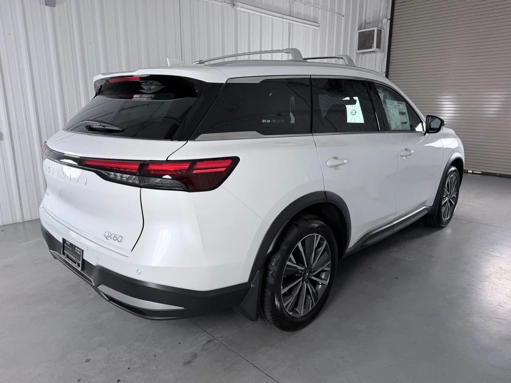 New 2027 RADIANT WHITE INFINITI Luxe FWD image 6