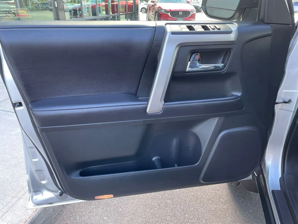 Used 2018 Classic Silver Metallic Toyota SR5 Premium image 10