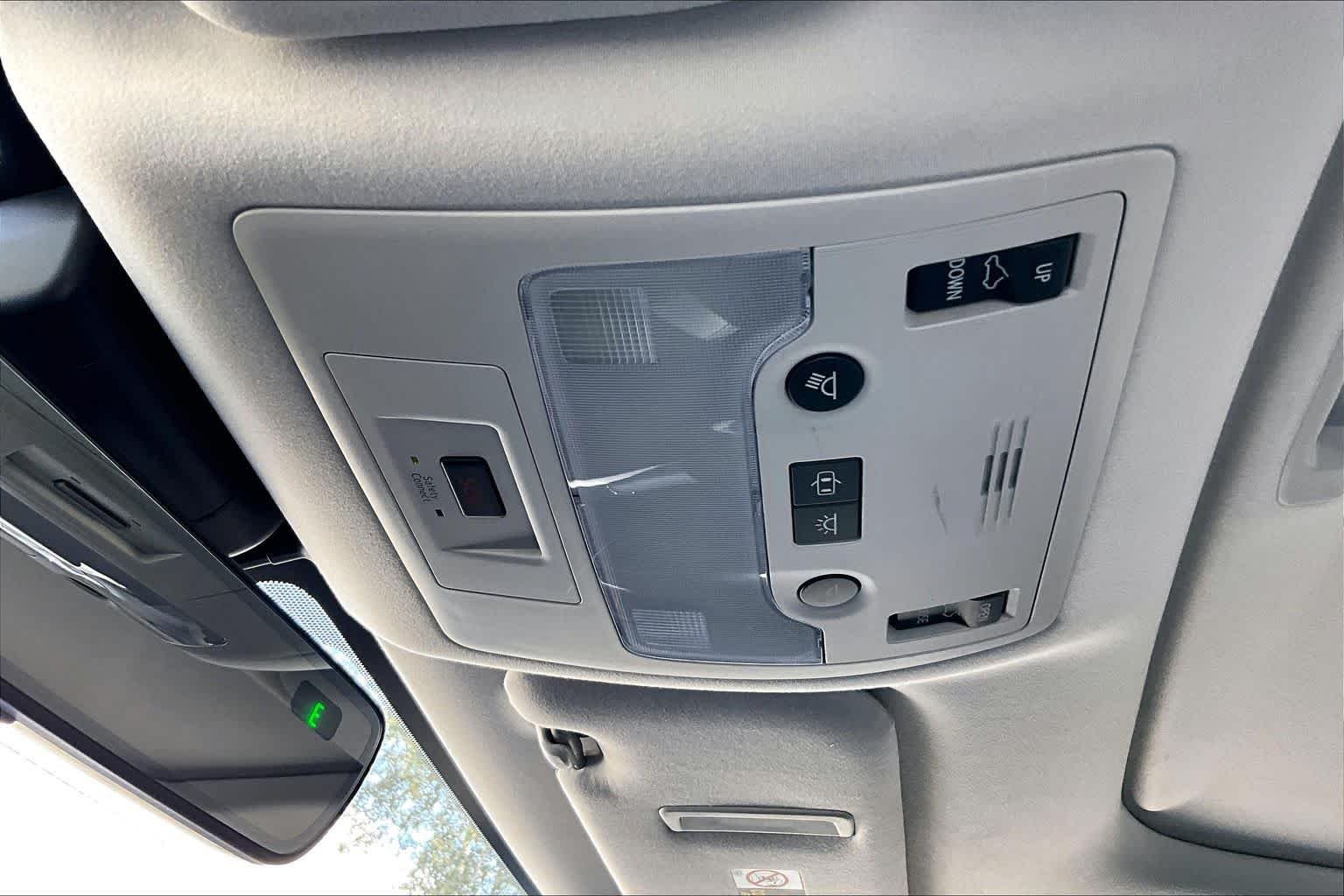 Used 2019 Atomic Silver Lexus  image 32