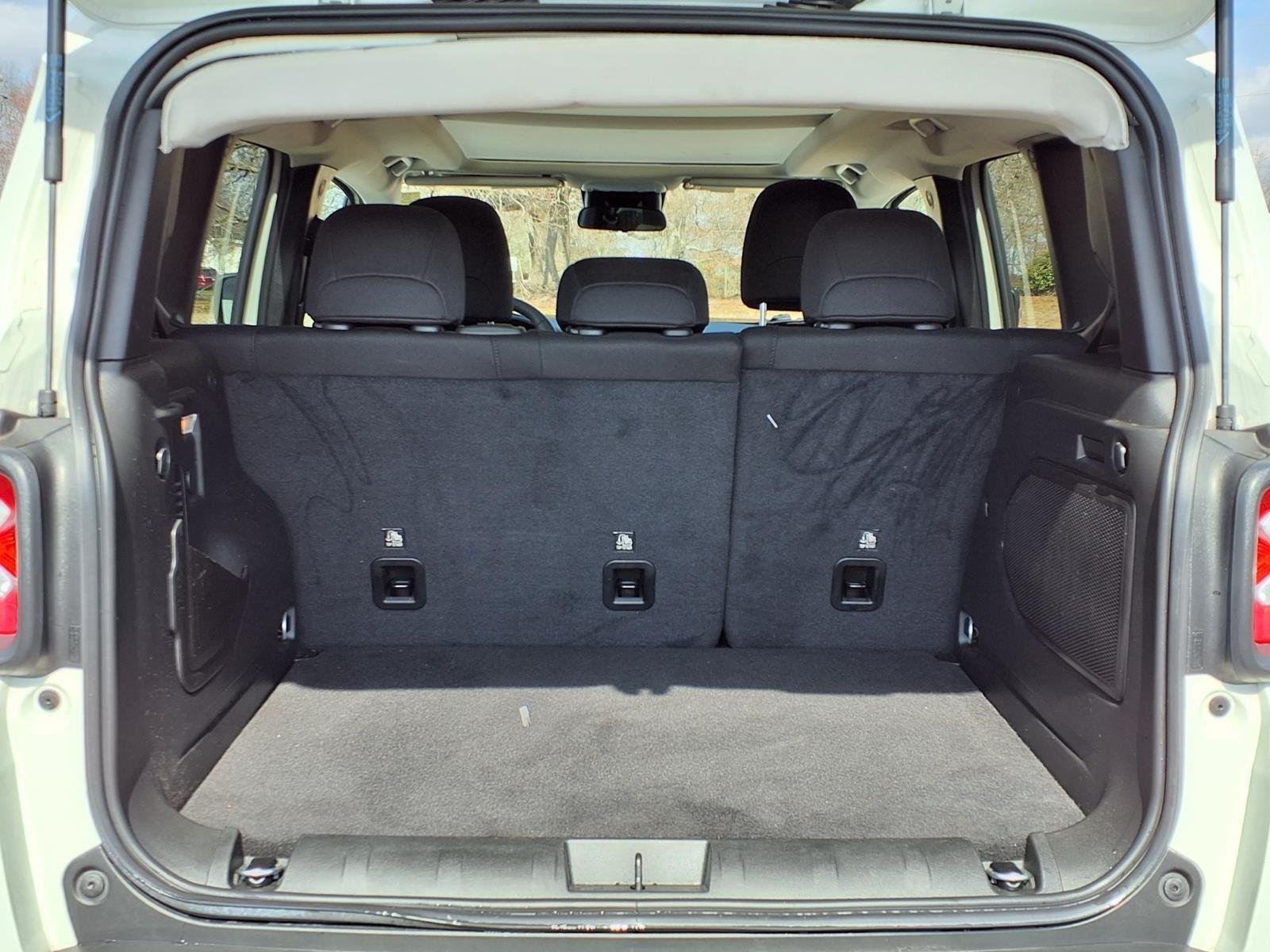 Used 2023 WHITE JEEP  image 30
