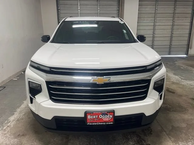Used 2025 Summit White Chevrolet LT image 2