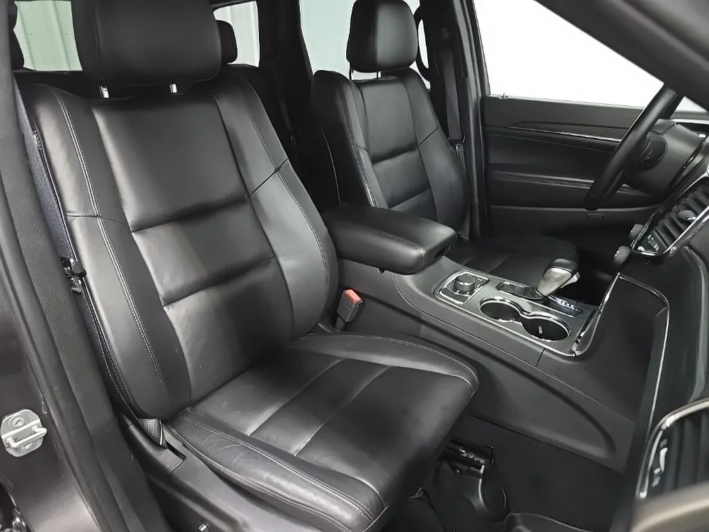 Used 2020 Gray Jeep Limited image 15