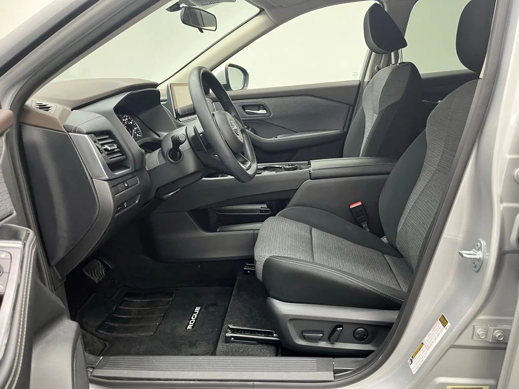Used 2023 Silver Nissan SV image 18