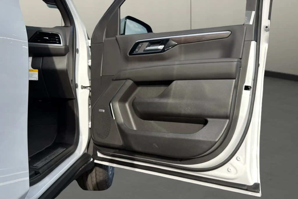New 2026 Summit White Chevrolet Z71 image 17