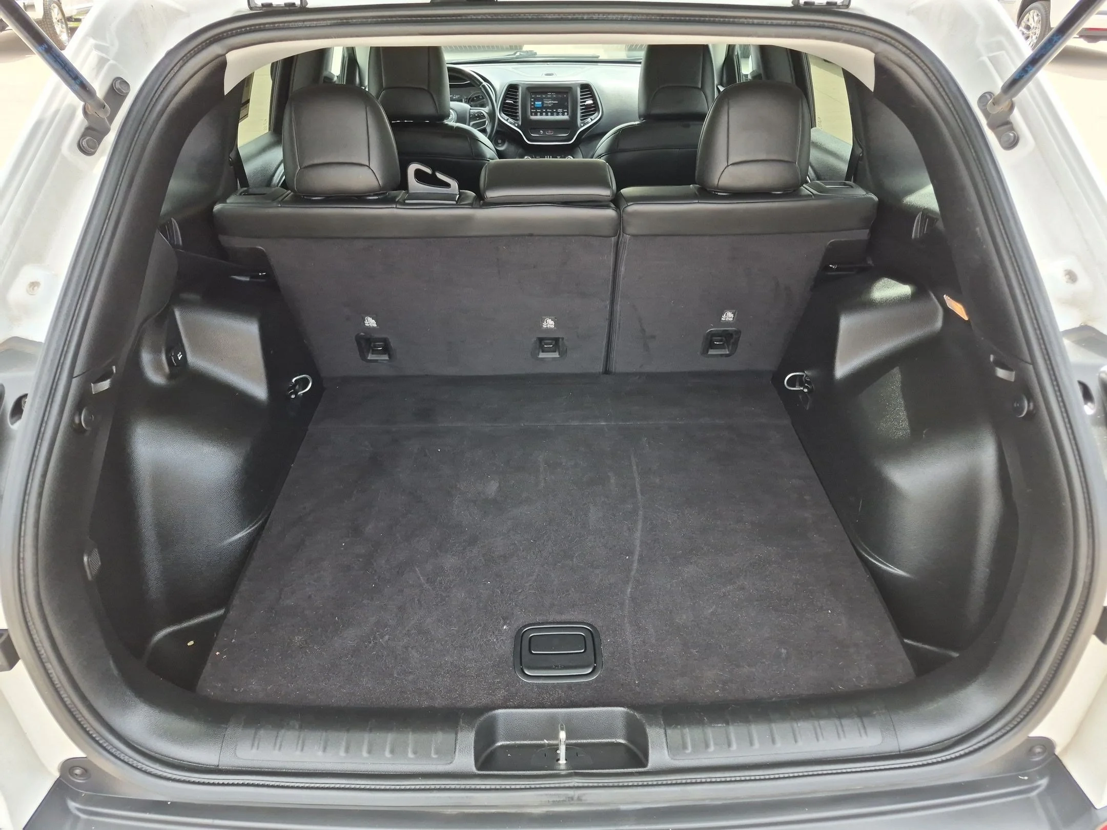Used 2019 Bright White Clearcoat Jeep Latitude Plus image 31