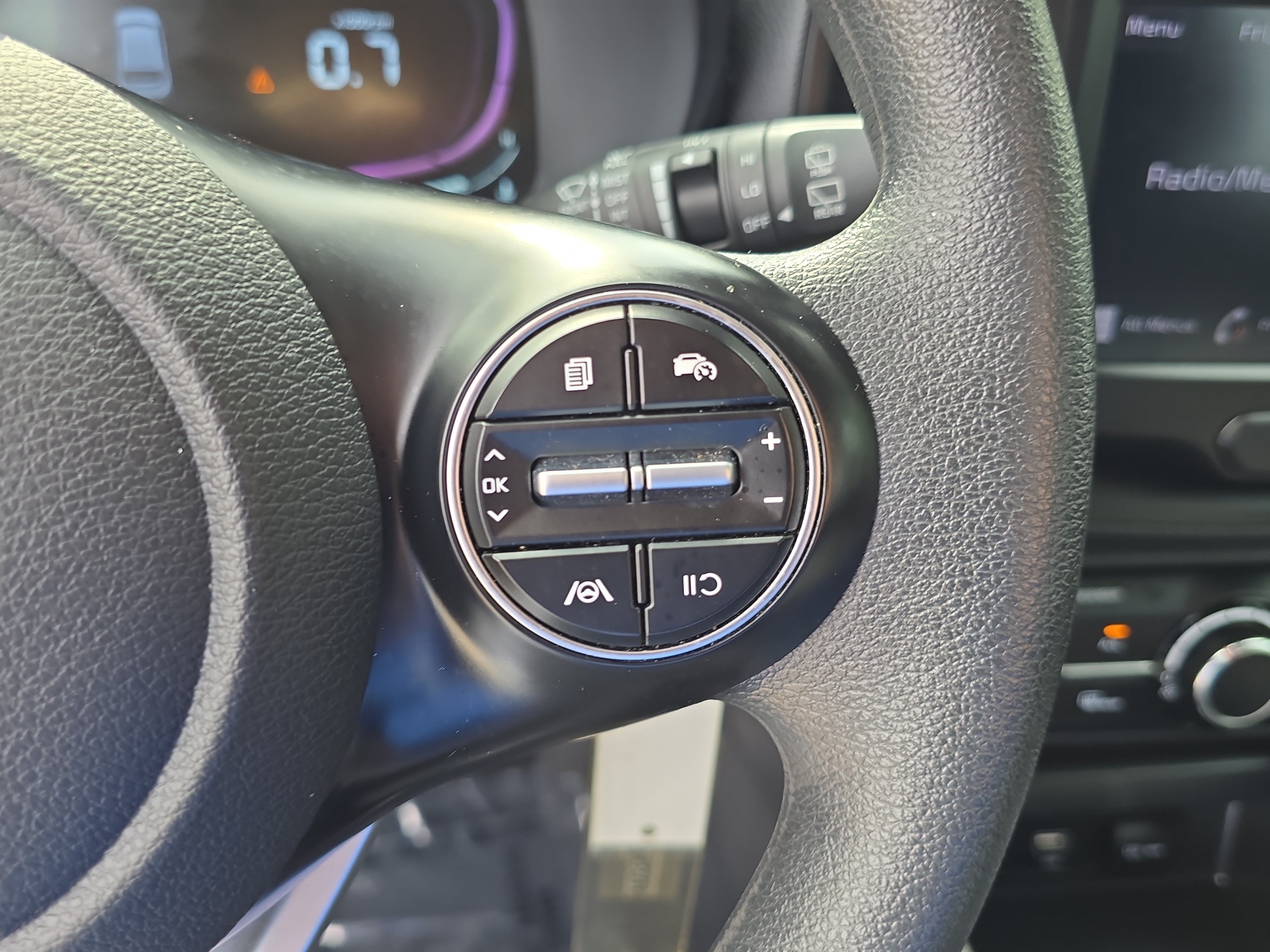 Used 2024 Snow White Pearl Kia LX image 29