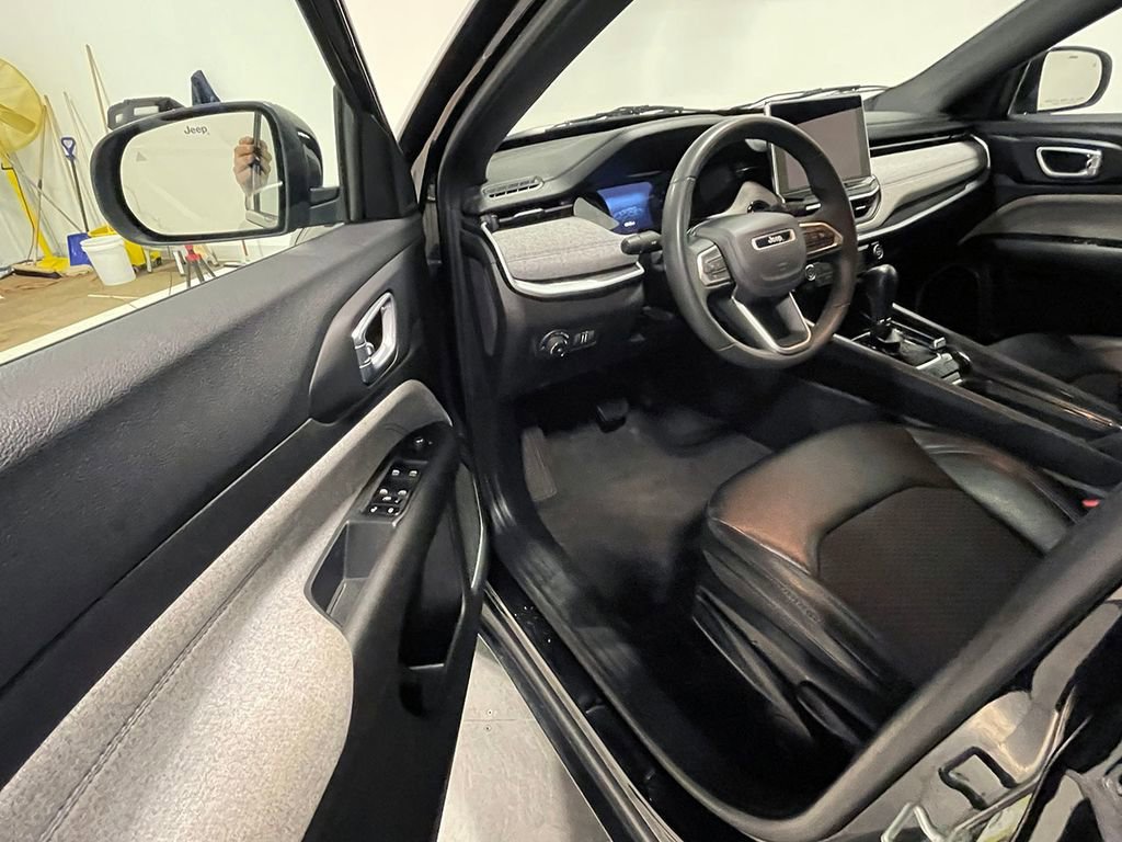Used 2024 Black Jeep Latitude image 19