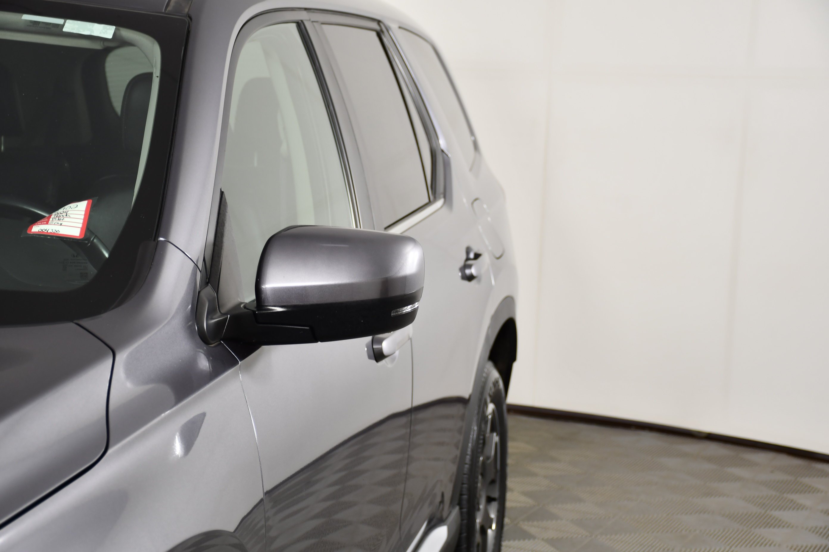 Used 2024 Modern Steel Metallic Honda EX-L 8 Passenger image 13