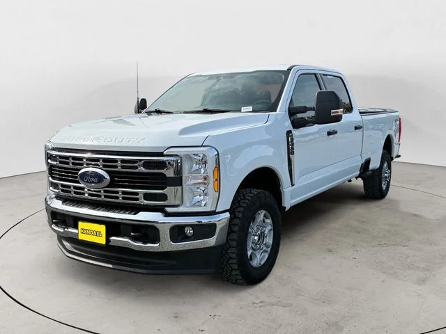 Certified Used 2025 Oxford White Ford XLT image 1
