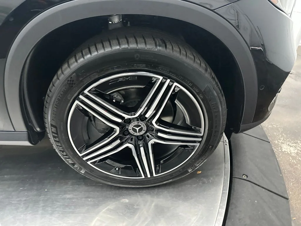New 2027 Black Mercedes-Benz GLC 300 image 9