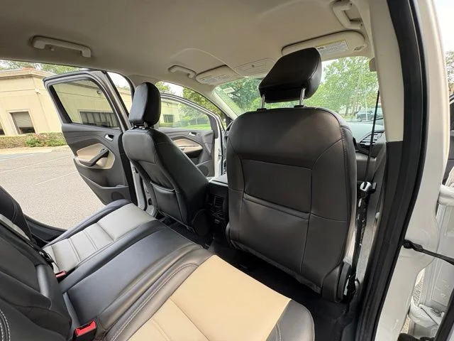 Used 2019 White Platinum Clearcoat Metallic Ford SEL image 18