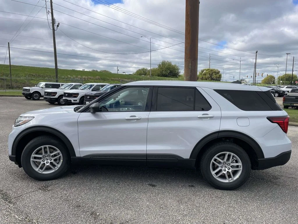 New 2026 Space White Metallic Ford Active 100A image 6
