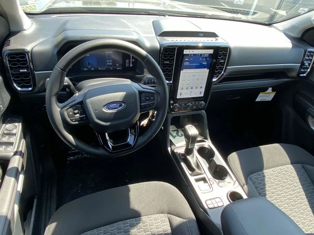New 2026 Oxford White Ford XLT image 13