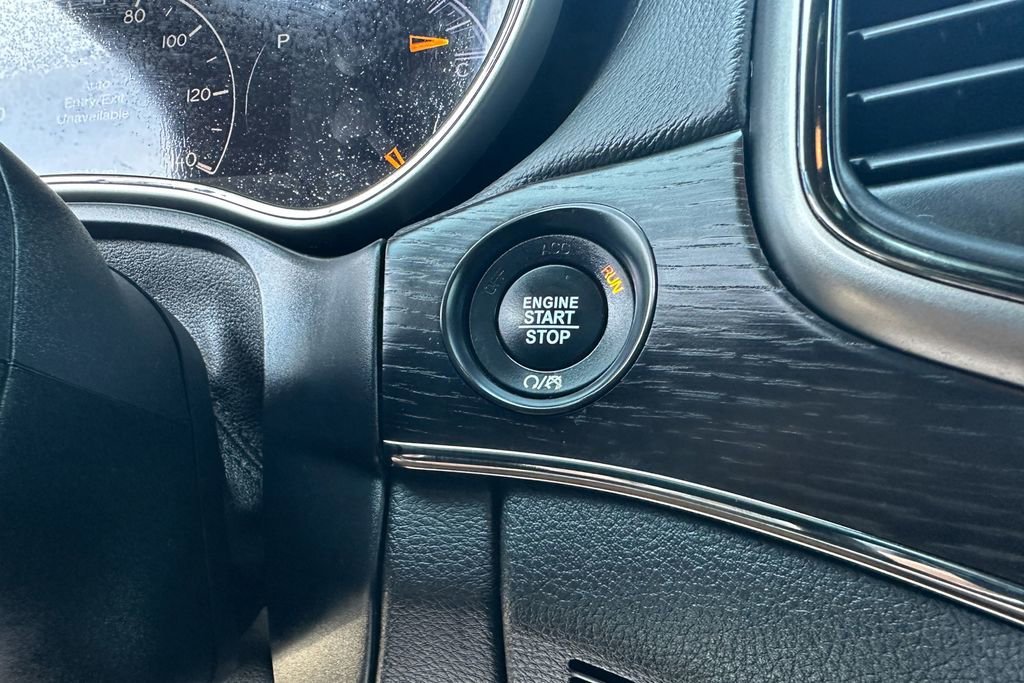 Used 2018 Silver Jeep High Altitude image 24