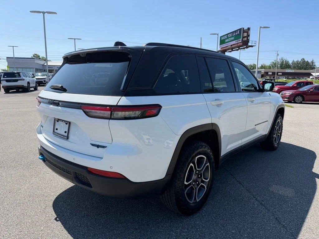 Certified Used 2023 White Jeep Trailhawk 4xe image 5