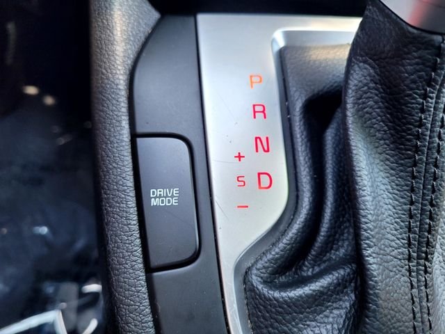 Used 2023 White Kia LXS image 17