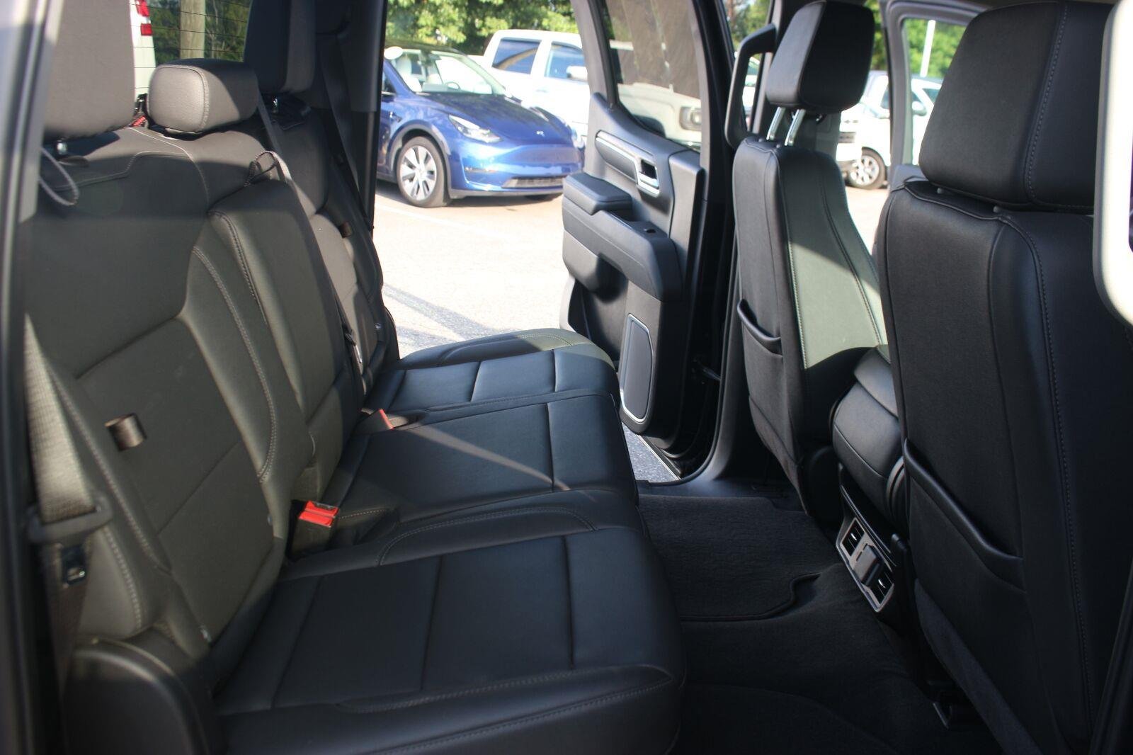 Used 2025 Onyx Black GMC SLT image 37