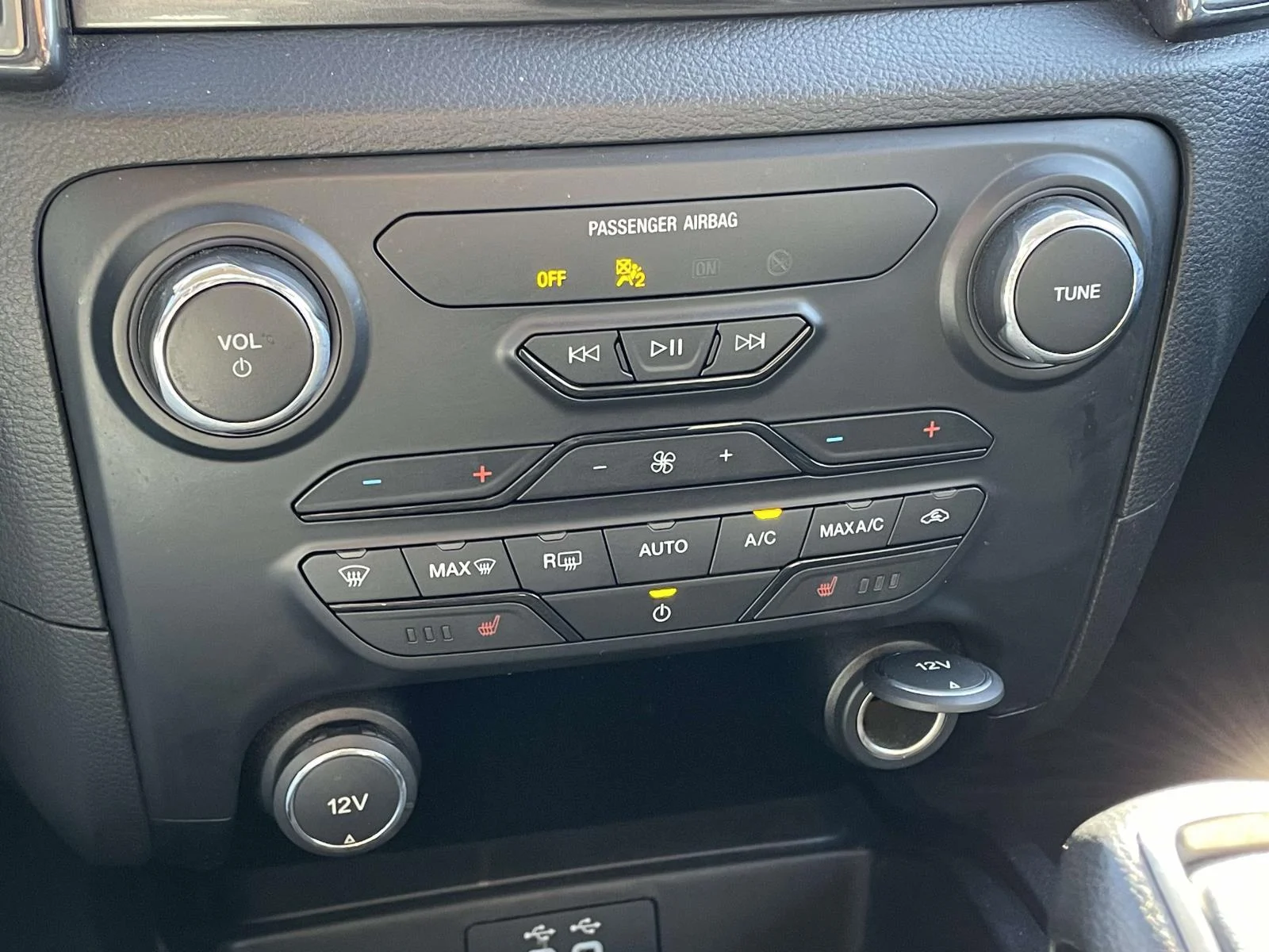 Used 2020 Rapid Red Metallic Tinted Clearcoat Ford LARIAT image 19