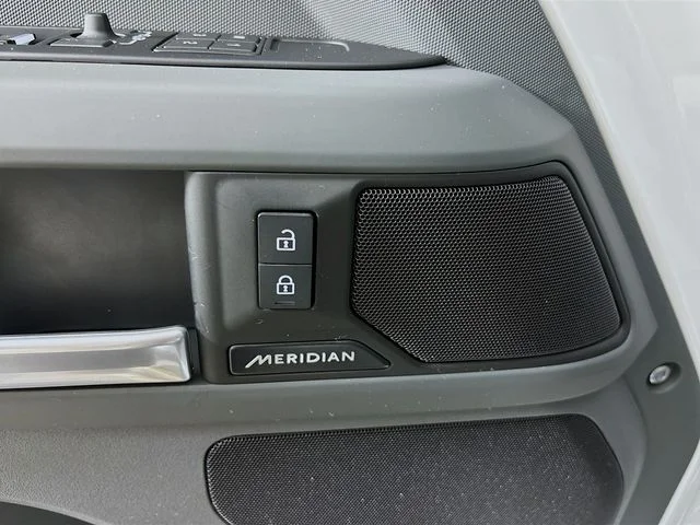 Certified Used 2025 Fuji White Land Rover S image 20
