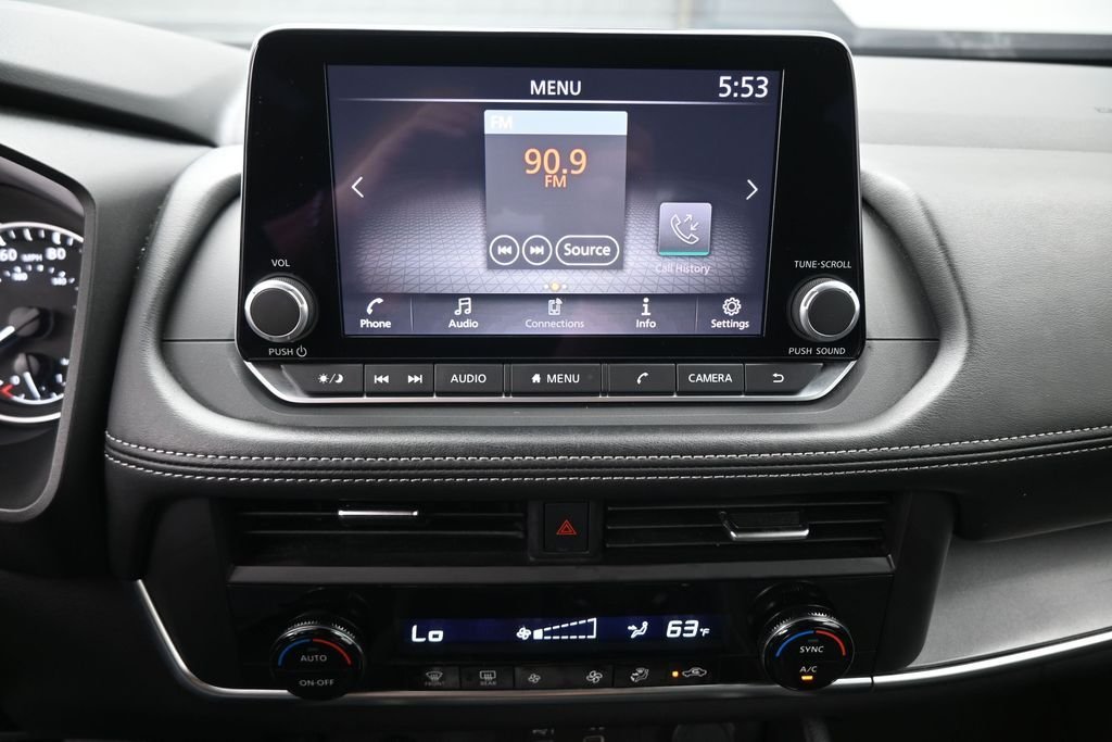 Used 2024 Silver Nissan SV image 4