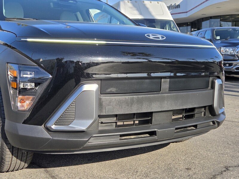 Used 2025 Black Hyundai SEL image 9