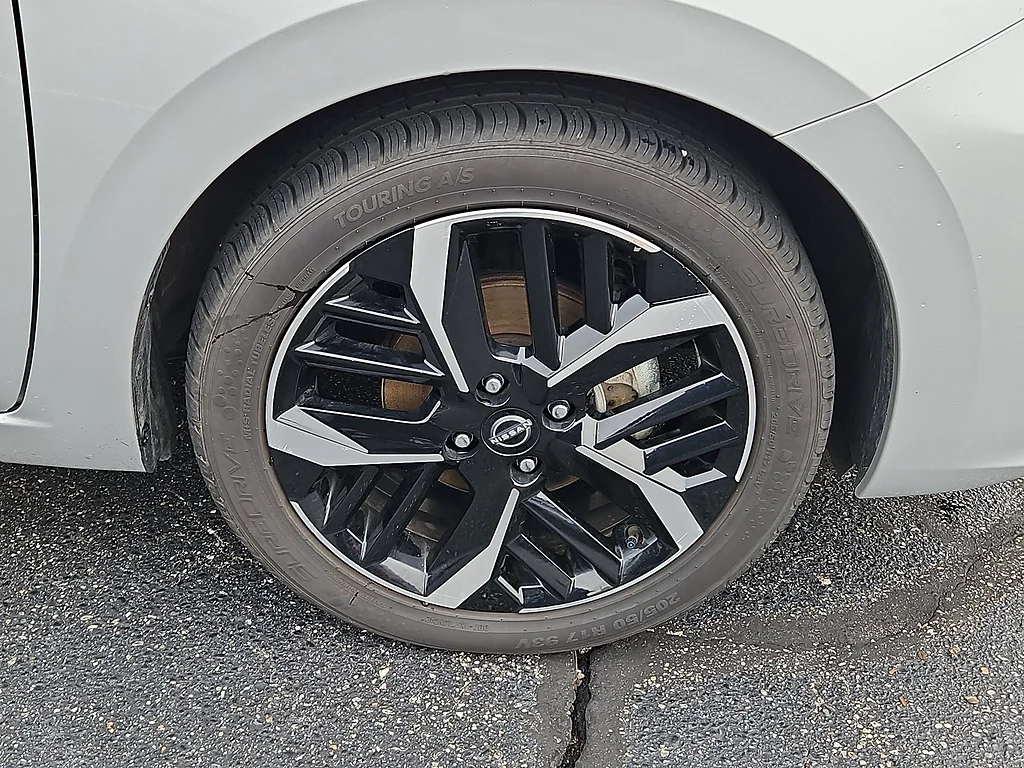 2024 Nissan Versa SR, photo 5 of 12